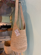 Load image into Gallery viewer, Handmade raffia crossbody bag
