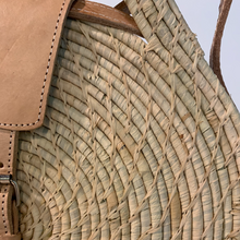 Load image into Gallery viewer, Handmade raffia convertible crossbody bag

