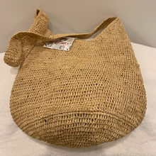 Load image into Gallery viewer, Handmade raffia crossbody bag
